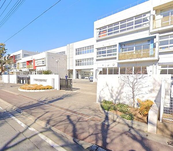 千葉市立花園中学校 徒歩10分。 790m