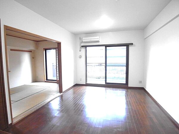 南向きバルコニーに面した角部屋なので、陽当り風通し良好◎