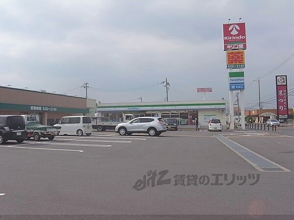 画像22:ファミリーマート　亀岡千代川店まで650メートル
