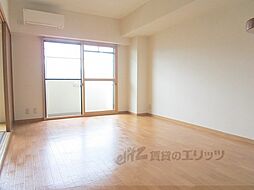 ベルセーヌ亀岡 303 2階3LDKのリビング/ダイニング