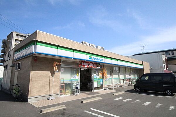 画像12:ファミリーマート　中川住宅西店