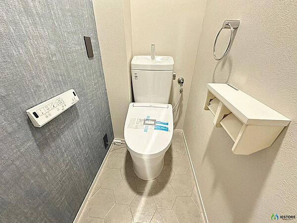 【トイレ】綺麗なトイレは清潔感があり、嬉しいですね☆温水便座洗浄便座ですので、寒い日も温かい便座で安心して使用していただけますよ！