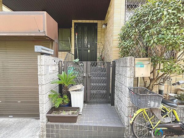 ・デイリーカナート晴明通店まで徒歩約８分・セブンイレブン大阪天下茶屋２丁目店まで徒歩約８分・ダイコクドラック天下茶屋駅前店まで徒歩約９分　お買い物に便利な立地ですね！