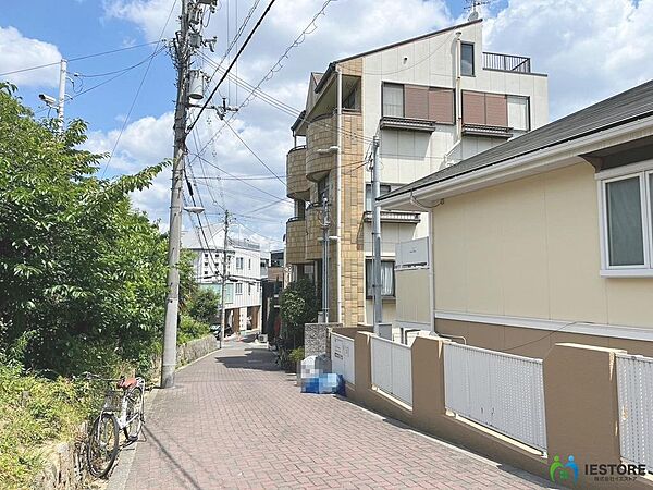 【玄関】広くて明るい玄関ホール 大きなシューズボックスも楽々設置できます！