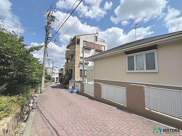 【閑静な住宅地でのびのび子育て】閑静な住宅地で子育て家族にピッタリ。毎日のお散歩も快適な緑に恵まれたエリアです。