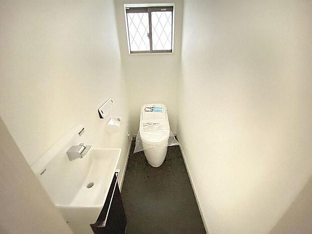 トイレ１階と２階の２ヶ所あります！忙しい朝や家族の多いご家庭も安心ですね♪（施工例）