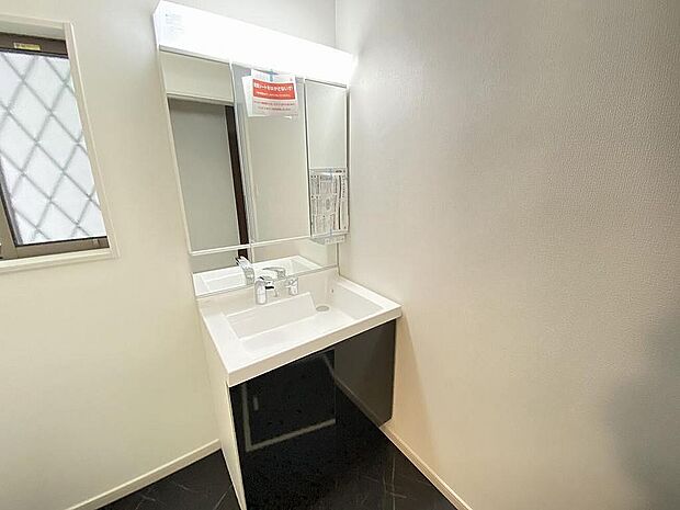 ゆとりのある洗面室ですよ！朝の身支度もスムーズにできますね♪（施工例）