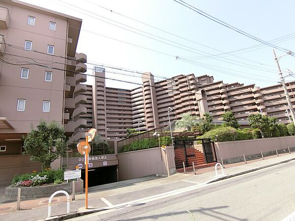 玄関にシューズボックスありますよ♪玄関周りもスッキリ片付きますね！