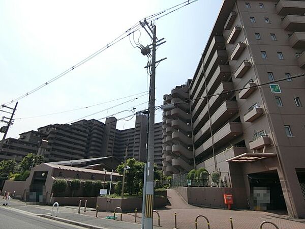 収納有りますので、収納場所に困らず綺麗な室内をたもてますね♪