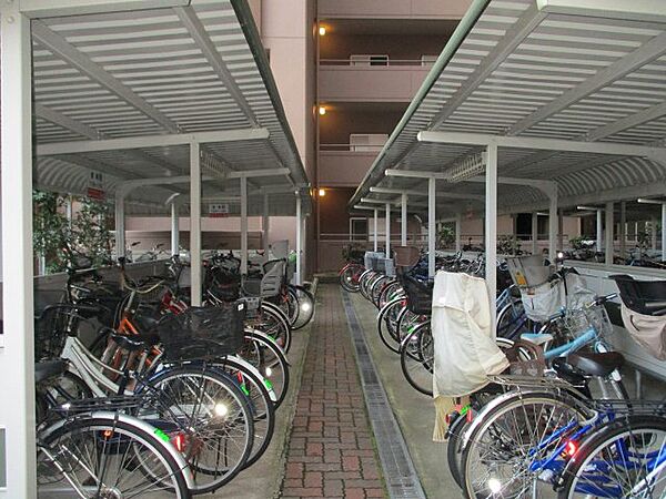 屋根のある駐輪場は嬉しいですね♪