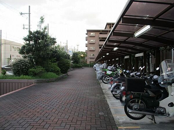 バイク置き場を備えています。現在の空き状況はお問い合わせください♪