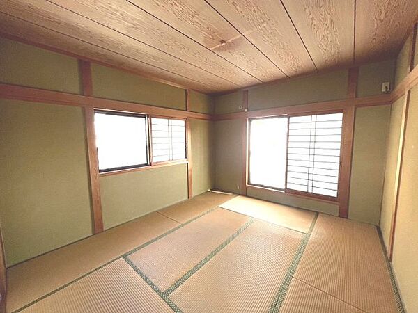 バルコニーに面したお部屋は開放感がございます。