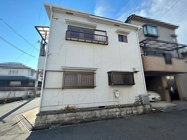 南東角地につき開放感があり風通しの良いお住まいです。