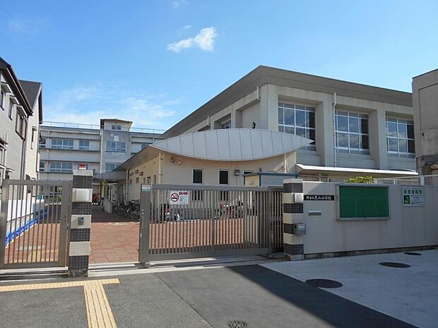 堺市立黒山小学校まで徒歩11分