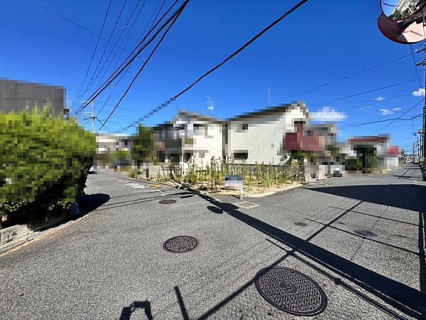 【前面道路】前面道路約５．６ｍ/約４．８ｍ！運転が苦手な方も安心ですね♪