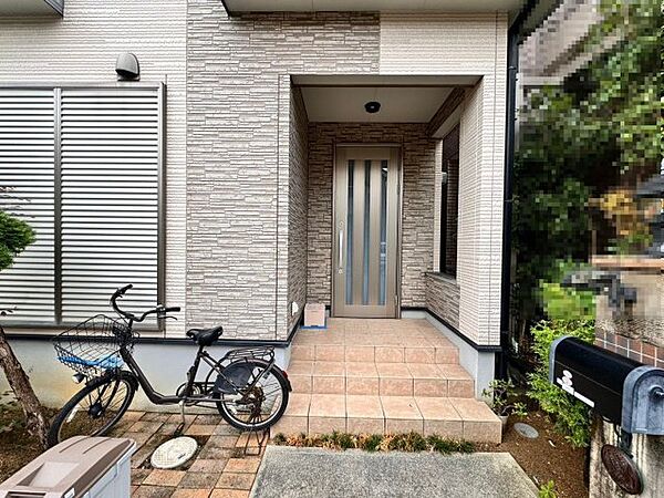 雨戸シャッター付きで、防災や防犯に心強いですね♪