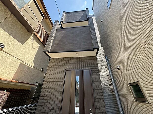 ファミリーマートまで約280m!ちょっとしたお買い物に便利ですね♪