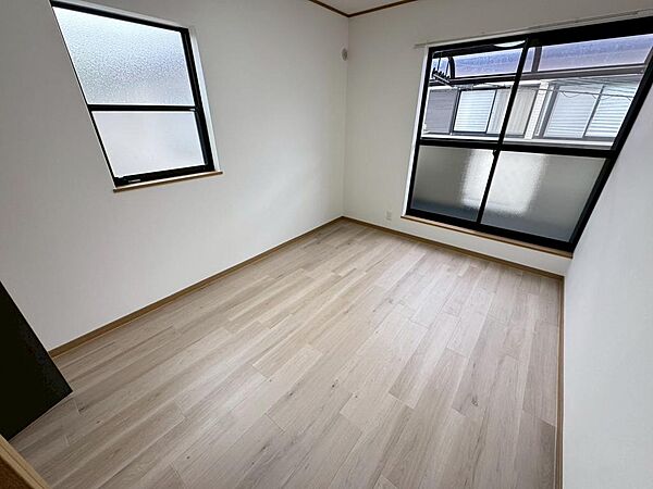 【洋室】全居室６帖以上☆どのお部屋でものびのびお過ごしいただけますよ☆