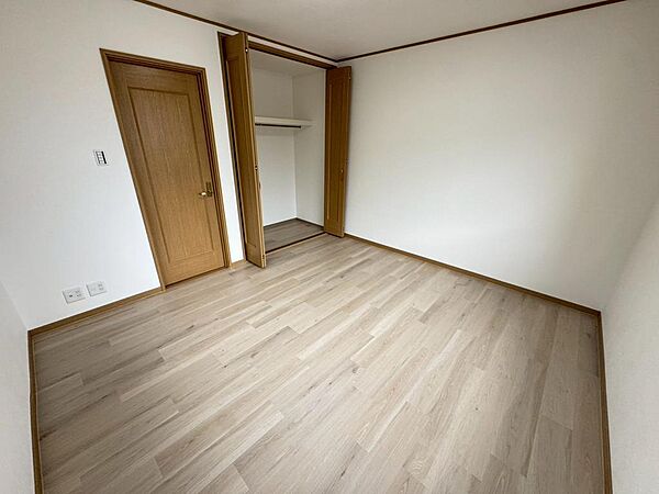 【洋室】テレワークのお仕事部屋、子供部屋等、ライフスタイルや家族構成に合わせて多目的にご使用いただけます♪
