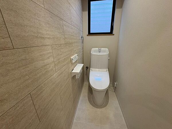 【トイレ】温水便座洗浄便座ですので、寒い日も温かい便座で安心して使用していただけますよ！