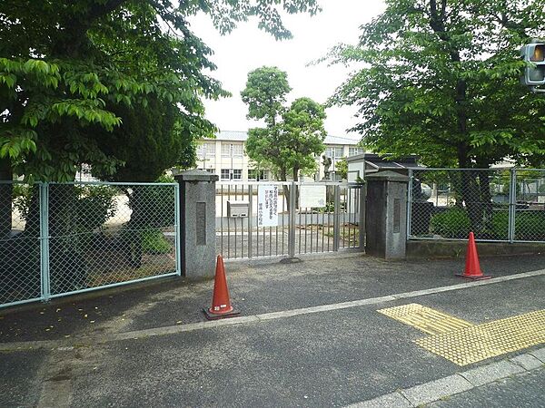 岸和田市立修済小学校まで徒歩１２分
