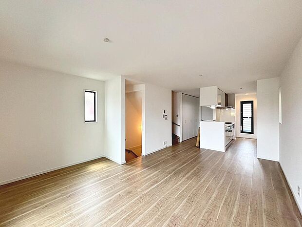 LDK約19.1帖!2階リビングにすることで、陽当たりを良くし、人目も気にならずプライバシーを確保することが出来ます!