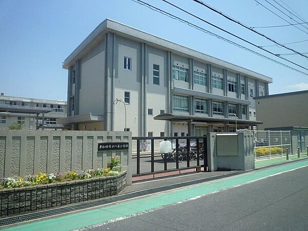 八木小学校まで徒歩１６分