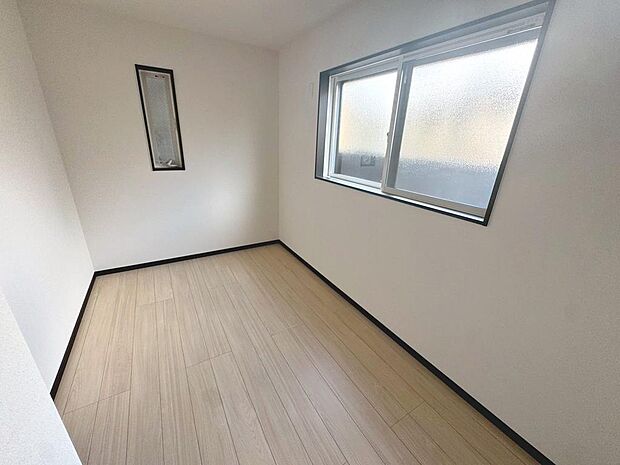 【即日内覧可能】3LDKの暮らしやすい間取りです!子供部屋や趣味のお部屋も作れますね♪