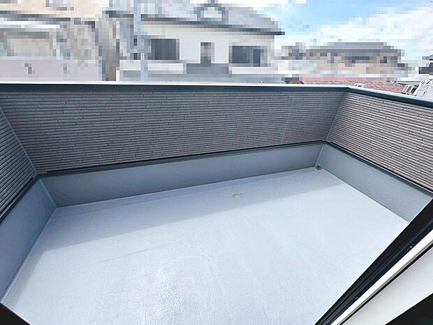 【バルコニー】開放感のあるバルコニーです♪お洗濯も楽々快適に干せますよ♪南東面バルコニーですので、洗濯物が良く乾きますね!