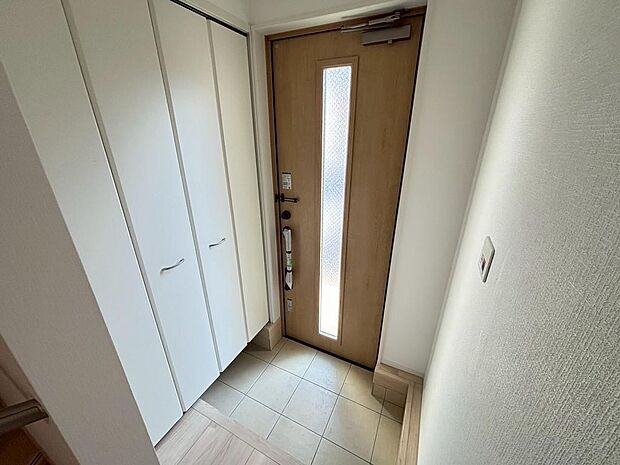 玄関にシューズボックスありますよ!玄関周りもスッキリ片付きますね♪