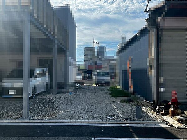 ファミリーマートまで徒歩６分！ダイコクドラッグまで徒歩１２分！買い物に便利な立地ですよ♪