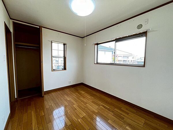 ２面採光のお部屋もございます♪明るく風通しの良い快適な室内に気分も自然と明るくなりますね！家族の笑顔も増えそうです♪