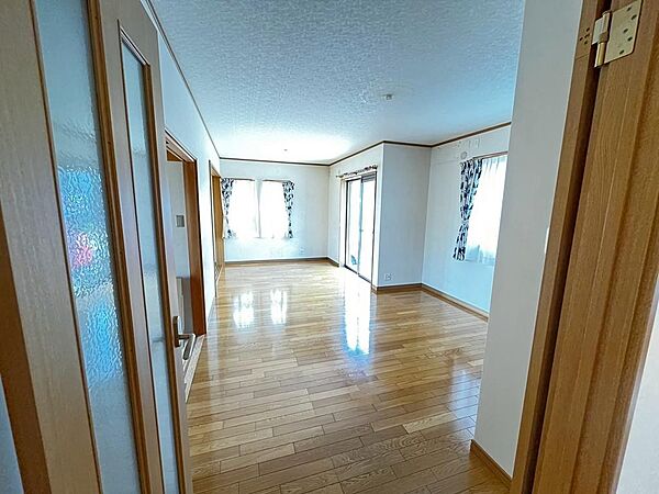 現地見学当日から承っております♪現地周辺の環境や、駅までの道のりなど周辺環境も合わせてご確認いただき、ぜひご検討ください！