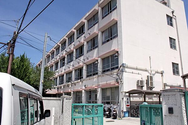 五箇荘中学校まで徒歩６分