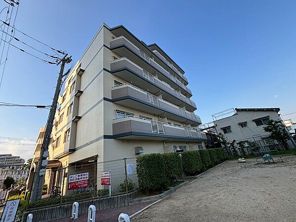 現地見学当日から承っております♪現地周辺の環境や、駅までの道のりなど周辺環境も合わせてご確認いただき、ぜひご検討ください！