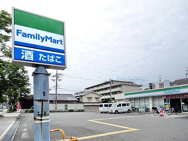 ファミリーマート堺榎元町店まで徒歩４分