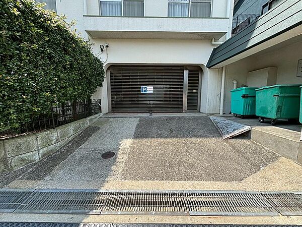 ファミリーマートまで徒歩４分！ココカラファインまで徒歩７分！堺高島屋まで徒歩１１分！お買い物に便利な立地ですよ♪
