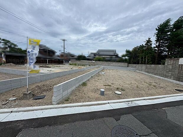 玄関にシューズボックスありますよ!玄関周りもスッキリ片付きますね♪