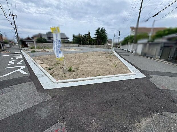 【システムキッチンです】対面式を採用したキッチンですので、リビングで寛ぐご家族をいつも感じられます!会話を楽しみながら家事ができますね♪