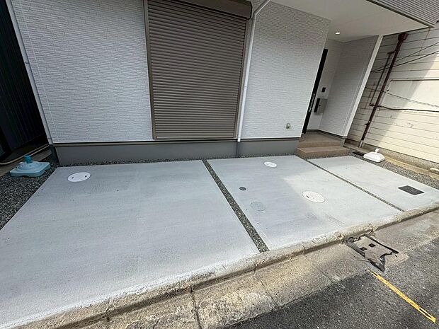 駐車１台分ございます♪愛車の置き場所に困らないですね！