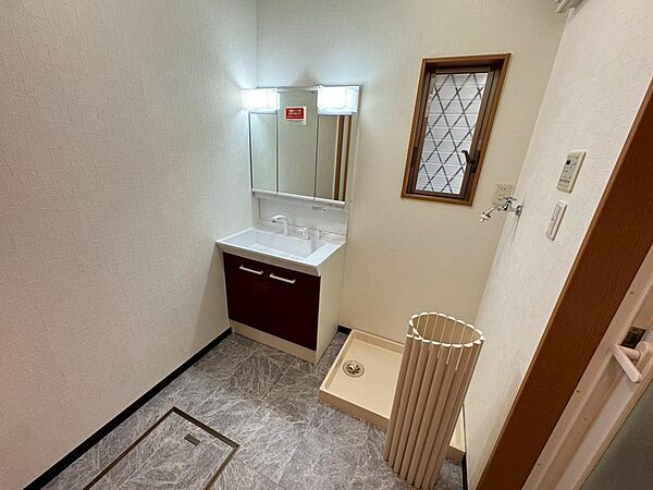 洗面台新調します！洗面所に窓ございますので、気持ちいい風が入ってきますよ♪