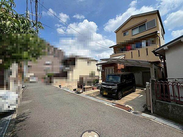玄関にシューズボックスありますよ！玄関周りもスッキリ片付きますね♪