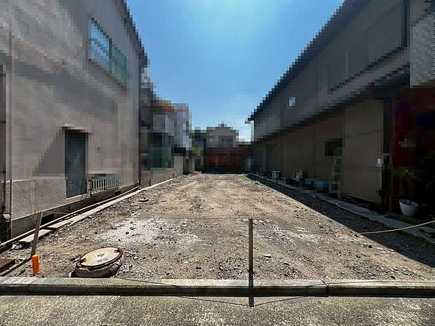 LDK約20.5帖!2面採光の明るくゆとりのあるリビングは家族が自然に集まる空間になりますね♪家族を身近に感じるリビング階段ですよ!