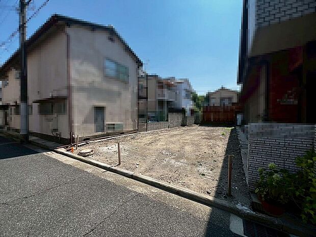 ゆとりのある洗面室ですよ♪朝の身支度もスムーズにできますね! キッチンの後ろに洗面室があるので、家事の効率も上がりますね♪