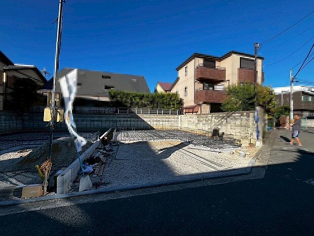 複層ガラスですので、暑い日も寒い日も室内は快適♪結露も予防出来て嬉しいですね!