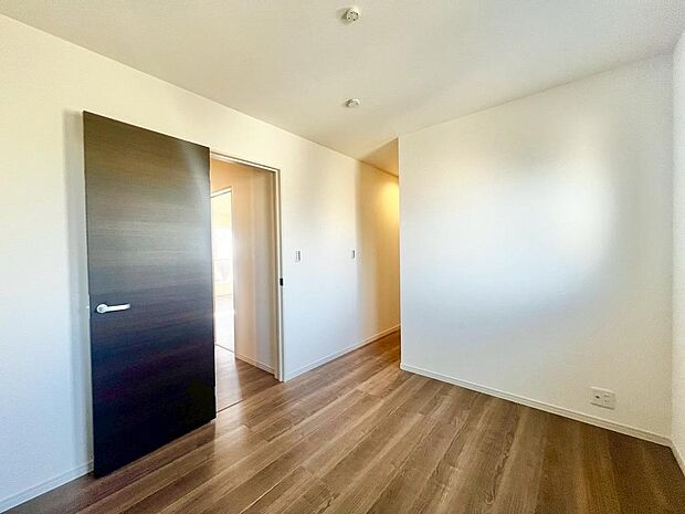 野村公園まで徒歩１１分！気軽な近さでお散歩コースやジョギングコースにもいいですね♪気分もリフレッシュされますよ♪