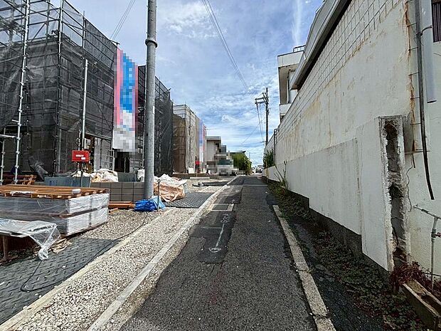 【全棟ＬＤＫ約１６帖以上】広々とした開放感あふれるリビングです!ゆったり寛げる充分な広さがございますので、ご家族でインテリアのレイアウトを考えるのも楽しみになりそうです♪