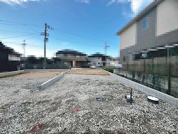 【バルコニー】開放感のあるバルコニーです♪南東面バルコニーですので、洗濯物が良く乾きますね！