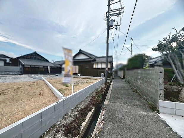 【システムキッチンです】対面式を採用したキッチンですので、リビングで寛ぐご家族をいつも感じられます！会話を楽しみながら家事ができますね♪