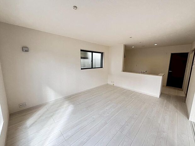 ◆ＬＤＫ約１５帖◆２階リビングにすることで、陽当たりを良くし、人目も気にならずプライバシーを確保することが出来ます♪